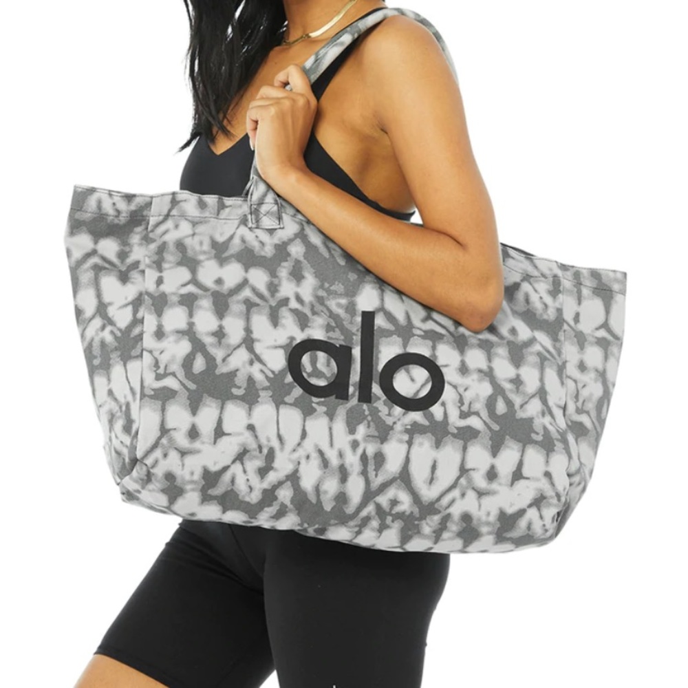 NWT alo yoga tote bag